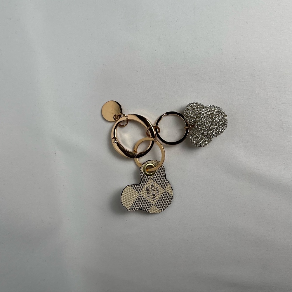 Louis Vuitton Damier Gold and Silver Keychain mouse - Picture 4 of 4